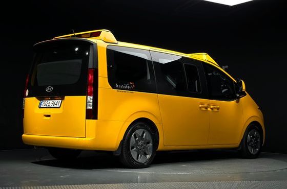 Hyundai Staria L3.5 Kinder Safety Car 15-Seater — пробег 12 826 км — фото 2 из 5