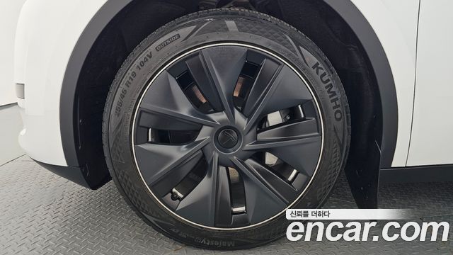 Tesla Model Y RWD — пробег 40 463 км — фото 5 из 5