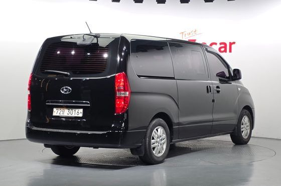 Hyundai Starex 12-Seater Wagon Smart — пробег 172 220 км — фото 2 из 5