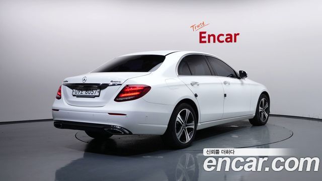 Mercedes-Benz E-Class E220d 4MATIC Avantgarde — пробег 107 536 км — фото 2 из 5