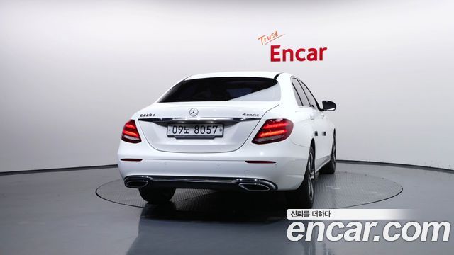 Mercedes-Benz E-Class E220d 4MATIC Avantgarde — пробег 107 536 км — фото 4 из 5