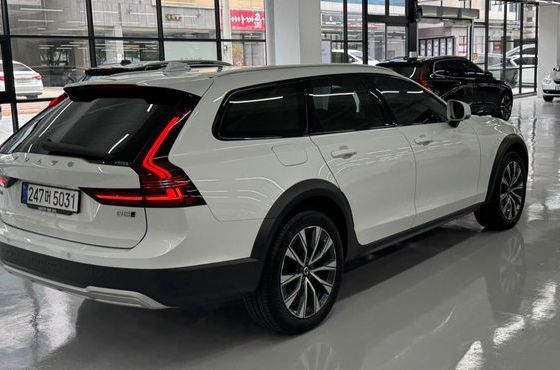 Volvo V90 B5 Ultra AWD — пробег 10 769 км — фото 2 из 5