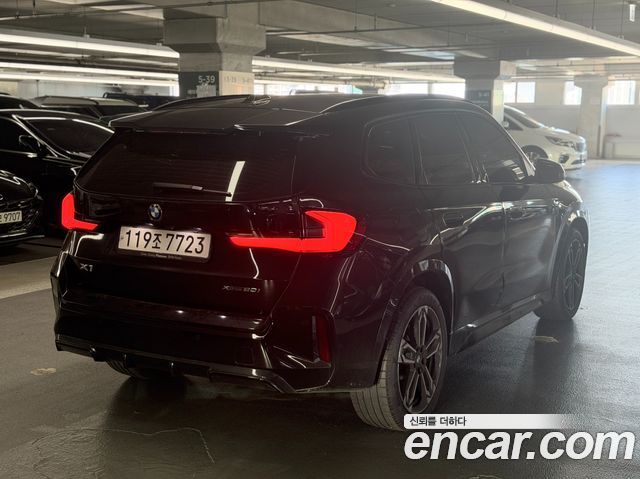 BMW X1 xDrive 20i M Sport — пробег 13 047 км — фото 2 из 5