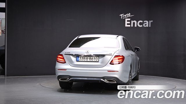 Mercedes-Benz E-Class E300 4MATIC AMG Line — пробег 129 023 км — фото 4 из 5