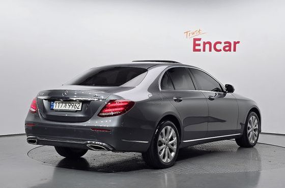 Mercedes-Benz E-Class E300 4MATIC Exclusive — пробег 86 990 км — фото 2 из 5