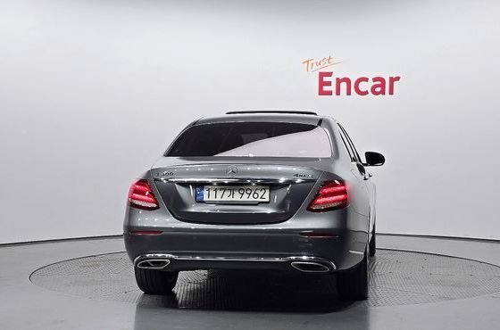 Mercedes-Benz E-Class E300 4MATIC Exclusive — пробег 86 990 км — фото 4 из 5