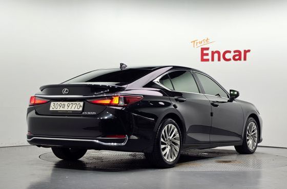 Lexus ES Luxury Plus — пробег 70 308 км — фото 2 из 5