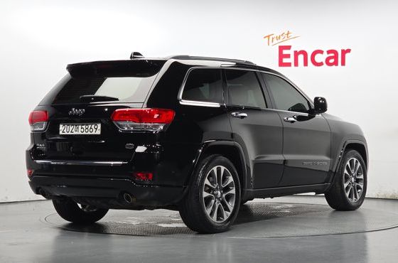 Jeep Cherokee 3.0 Diesel Overland WK2 — пробег 94 476 км — фото 2 из 5