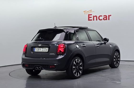 Mini Cooper 5Door HIGH 3rd — пробег 37 927 км — фото 2 из 5