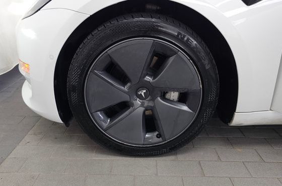 Tesla Model 3 Long Range AWD — пробег 90 226 км — фото 5 из 5