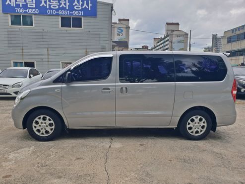 Hyundai Starex 12-Seater Wagon CVX Luxury — пробег 120 005 км — фото 4 из 5