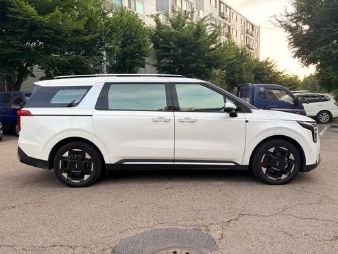 Kia Carnival HEV 9seater Signature — пробег 3 700 км — фото 5 из 5