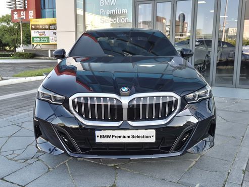 BMW 5-Series 520i M Sport — пробег 24 130 км — фото 2 из 5