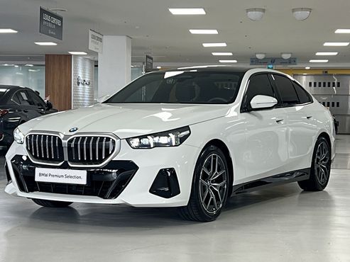 BMW 5-Series 520i M Sport — пробег 4 273 км — фото 1 из 5