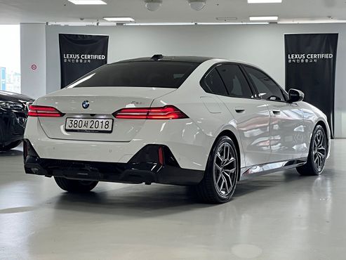 BMW 5-Series 520i M Sport — пробег 4 273 км — фото 2 из 5