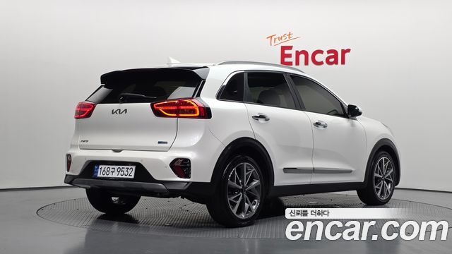 Kia Niro 1.6 HEV Signature — пробег 68 194 км — фото 2 из 5