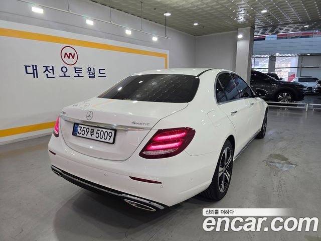Mercedes-Benz E-Class E300 4MATIC Avnatgarde — пробег 86 480 км — фото 4 из 5