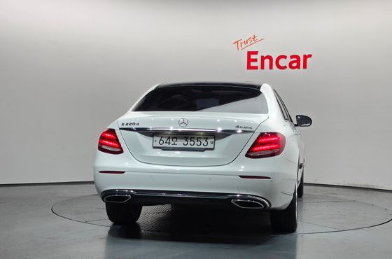 Mercedes-Benz E-Class E220d 4MATIC Exclusive — пробег 64 948 км — фото 4 из 5