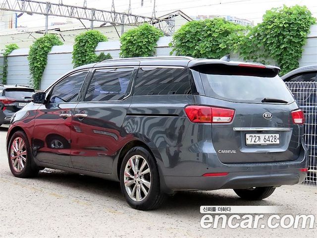 Kia Carnival 11-seater Luxury — пробег 121 394 км — фото 3 из 5