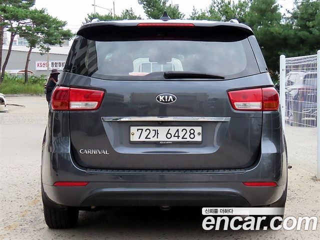Kia Carnival 11-seater Luxury — пробег 121 394 км — фото 4 из 5