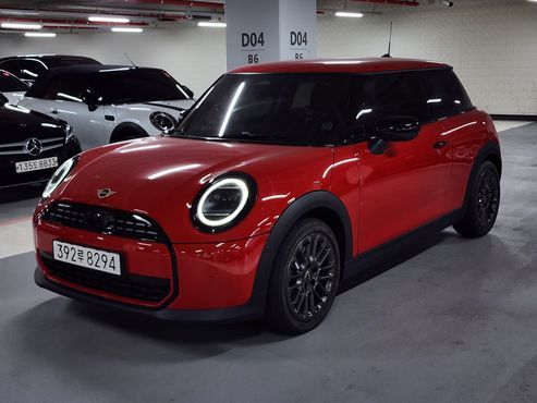 Mini Cooper Essential — пробег 6 878 км — фото 1 из 5