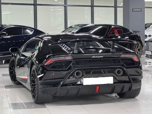 Lamborghini Huracan LP640-4 Performante — пробег 6 300 км — фото 3 из 5