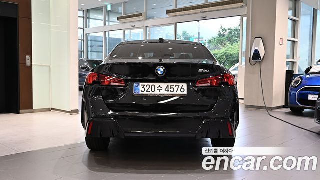 BMW 2-Series 220 M Sport — пробег 4 105 км — фото 3 из 5