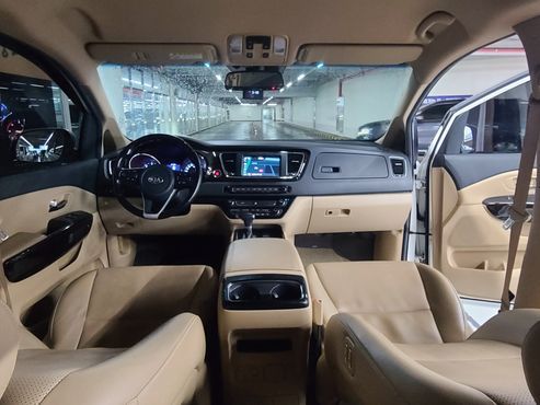 Kia Carnival 9-Seater Prstige — пробег 98 000 км — фото 4 из 5