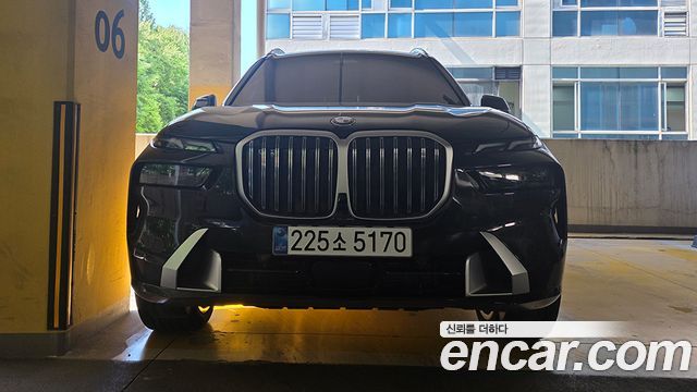BMW X7 xDrive 40i Design Pure Excellence 7-Seater — пробег 12 056 км — фото 1 из 5