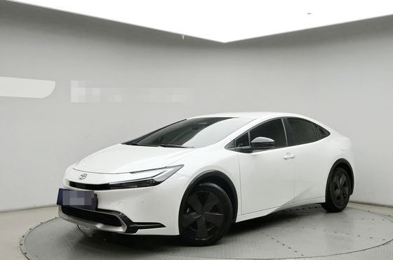 Toyota Prius 2.0 PHEV SE — пробег 13 824 км — фото 3 из 5