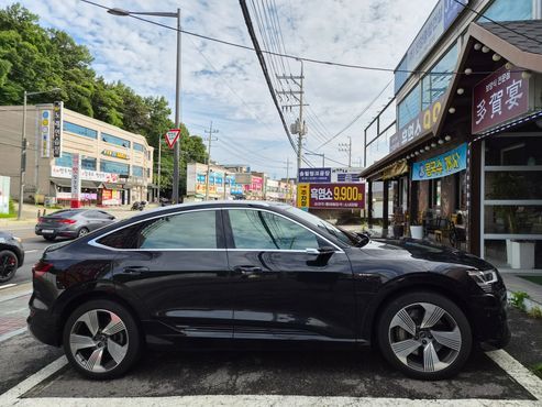 Audi e-tron 55 Quattro Sportback — пробег 68 000 км — фото 3 из 5