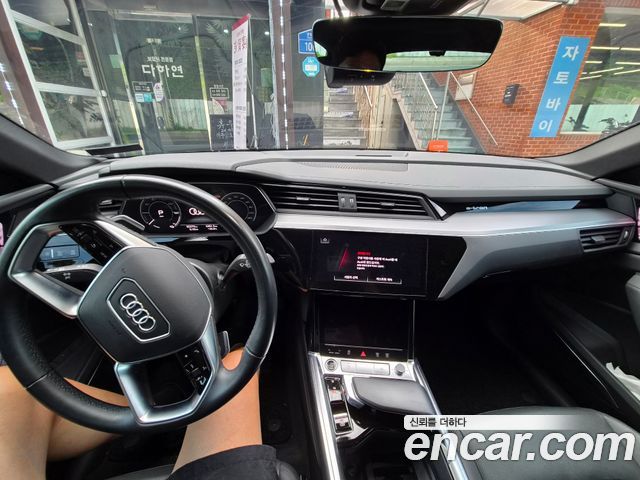 Audi e-tron 55 Quattro Sportback — пробег 68 000 км — фото 5 из 5