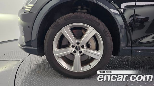 Audi e-tron из Кореи Encar