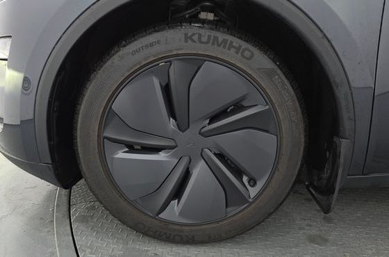 Tesla Model Y RWD — пробег 18 338 км — фото 5 из 5