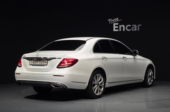 Mercedes-Benz E-Class E300 Exclusive — пробег 98 979 км — фото 2 из 5