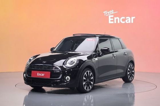 Mini Cooper 5Door HIGH 3rd — пробег 54 799 км — фото 1 из 5