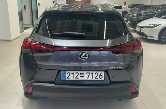 Lexus UX 2.0 2WD — пробег 8 360 км — фото 4 из 5