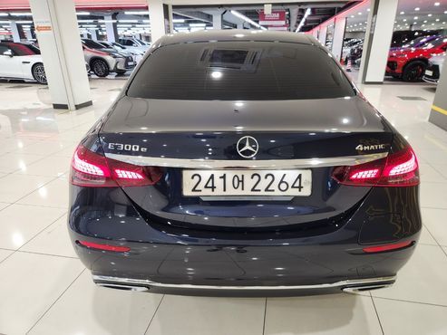 Mercedes-Benz E-Class E300e 4MATIC Exclusive — пробег 48 330 км — фото 4 из 5