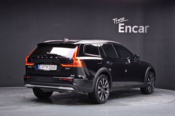 Volvo V60 B5 Ultra AWD — пробег 5 771 км — фото 2 из 5
