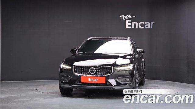 Volvo V60 B5 Ultra AWD — пробег 5 771 км — фото 3 из 5