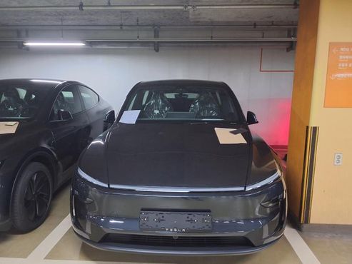 Tesla Model Y Premium RWD — пробег 13 км — фото 3 из 5