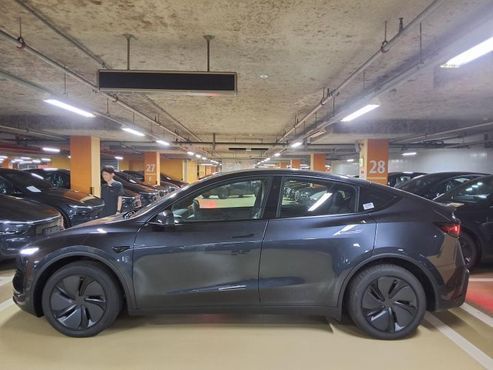 Tesla Model Y Premium RWD — пробег 13 км — фото 5 из 5