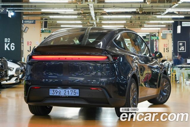 Tesla Model Y L Long Range AWD — пробег 10 км — фото 2 из 5