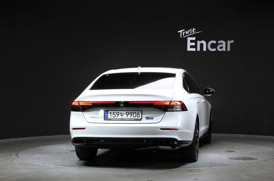 Honda Accord 2.0 Hybrid Touring — пробег 19 250 км — фото 4 из 5