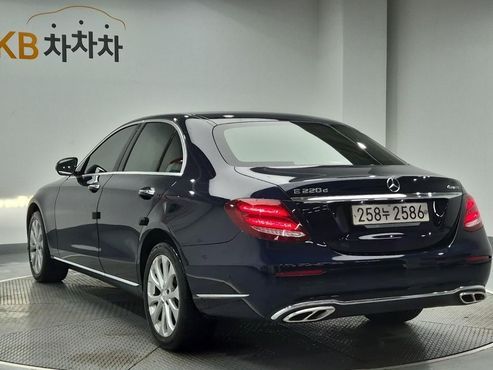 Mercedes-Benz E-Class E220d 4MATIC Exclusive — пробег 69 340 км — фото 2 из 5