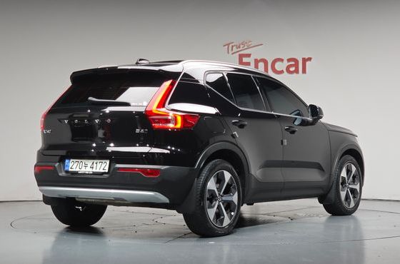 Volvo XC40 B4 Ultimate Bright — пробег 45 319 км — фото 2 из 5