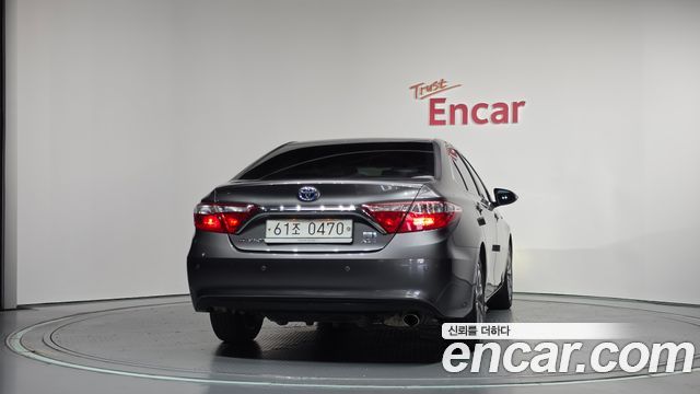 Toyota Camry Hybrid XLE — пробег 126 801 км — фото 4 из 5
