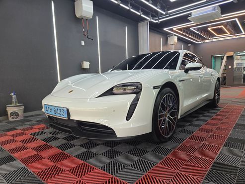 Porsche Taycan Base — пробег 47 300 км — фото 1 из 5