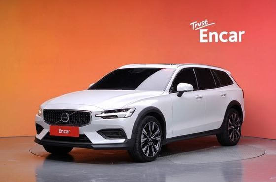 Volvo V60 B5 Ultra AWD — пробег 2 101 км — фото 1 из 5