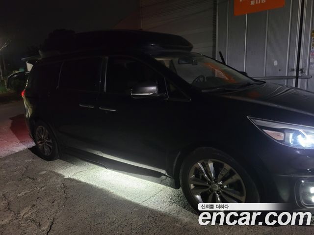 Kia Carnival 7-seater Hi-limousine VIP — пробег 307 447 км — фото 3 из 5